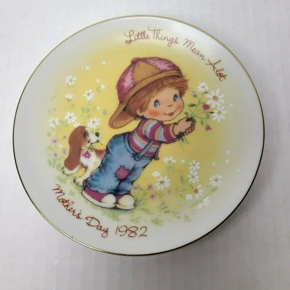 Vintage 80s Avon Mothers Day 5 inch Mini Collector Plates 1981, 1982, 1983 - Picture 6 of 11
